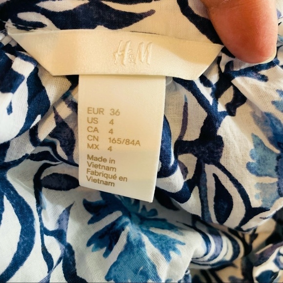 H&M V-Neck Blue Floral Top - Picture 6 of 8